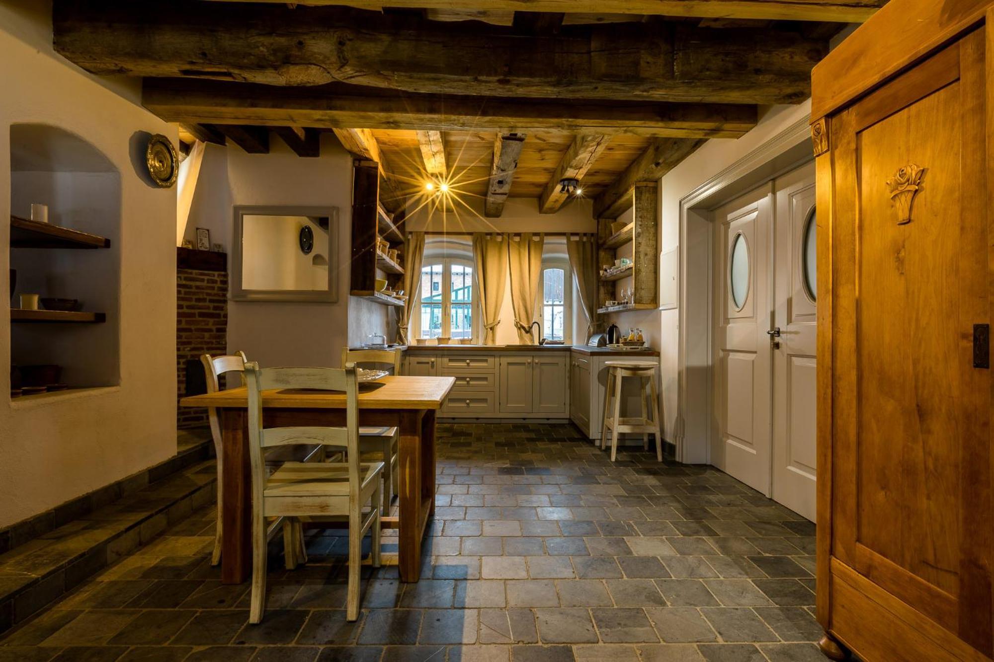 Gosciniec Pod Zajacem Bed and Breakfast Oleśnica Exteriör bild