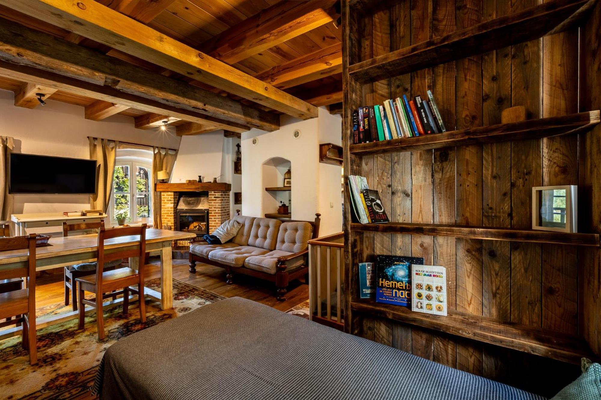 Gosciniec Pod Zajacem Bed and Breakfast Oleśnica Exteriör bild