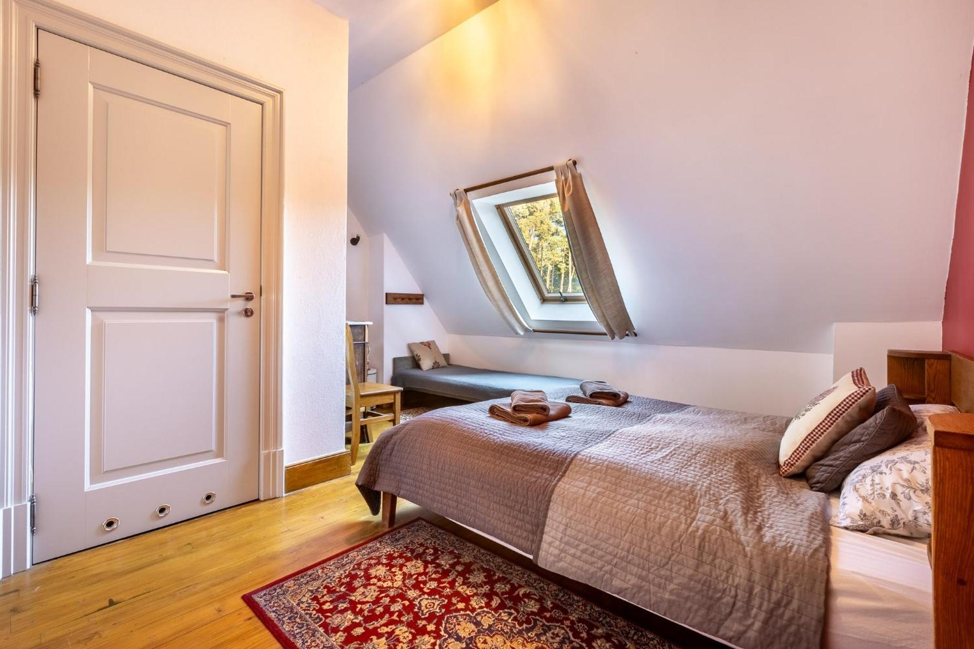 Gosciniec Pod Zajacem Bed and Breakfast Oleśnica Exteriör bild