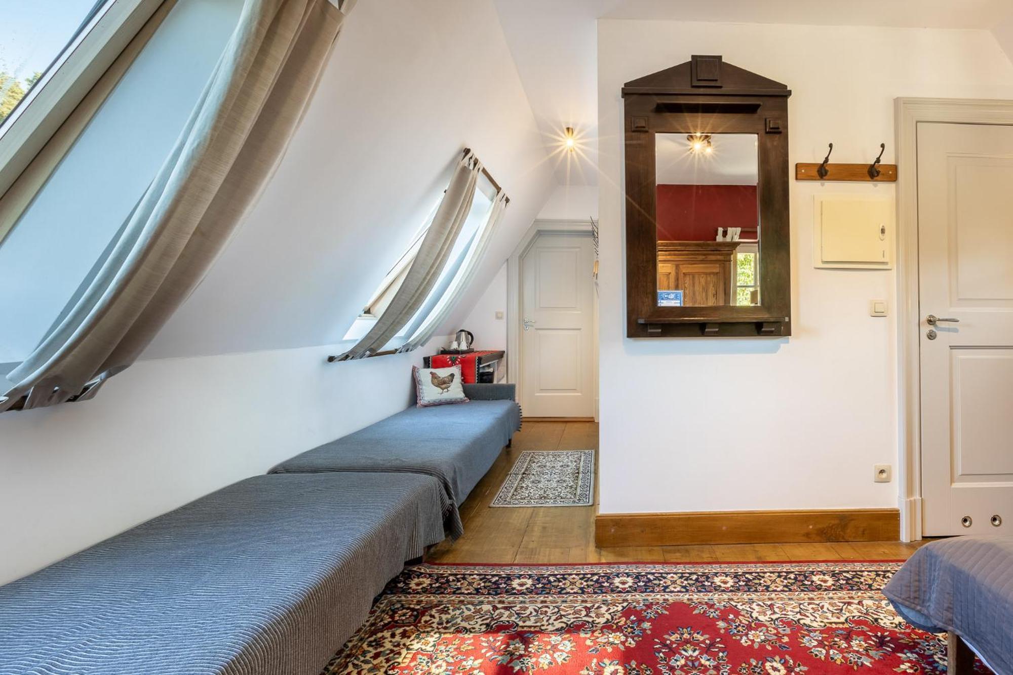 Gosciniec Pod Zajacem Bed and Breakfast Oleśnica Exteriör bild