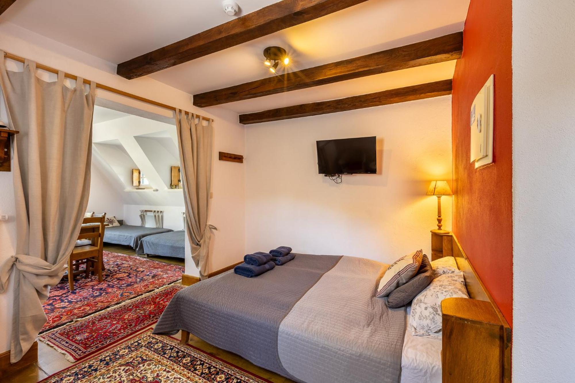 Gosciniec Pod Zajacem Bed and Breakfast Oleśnica Exteriör bild