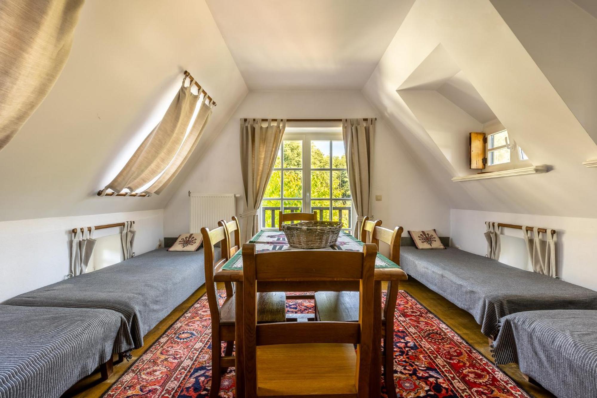 Gosciniec Pod Zajacem Bed and Breakfast Oleśnica Exteriör bild