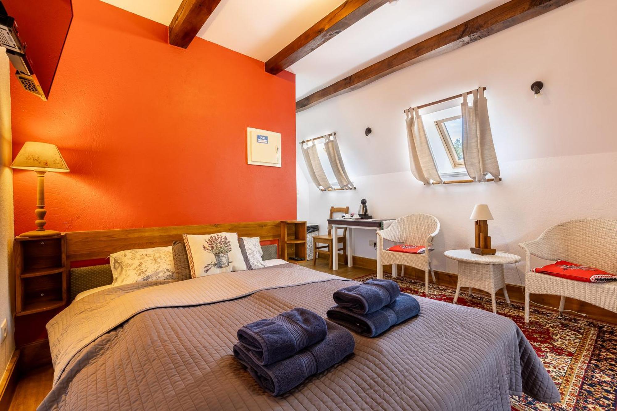 Gosciniec Pod Zajacem Bed and Breakfast Oleśnica Exteriör bild