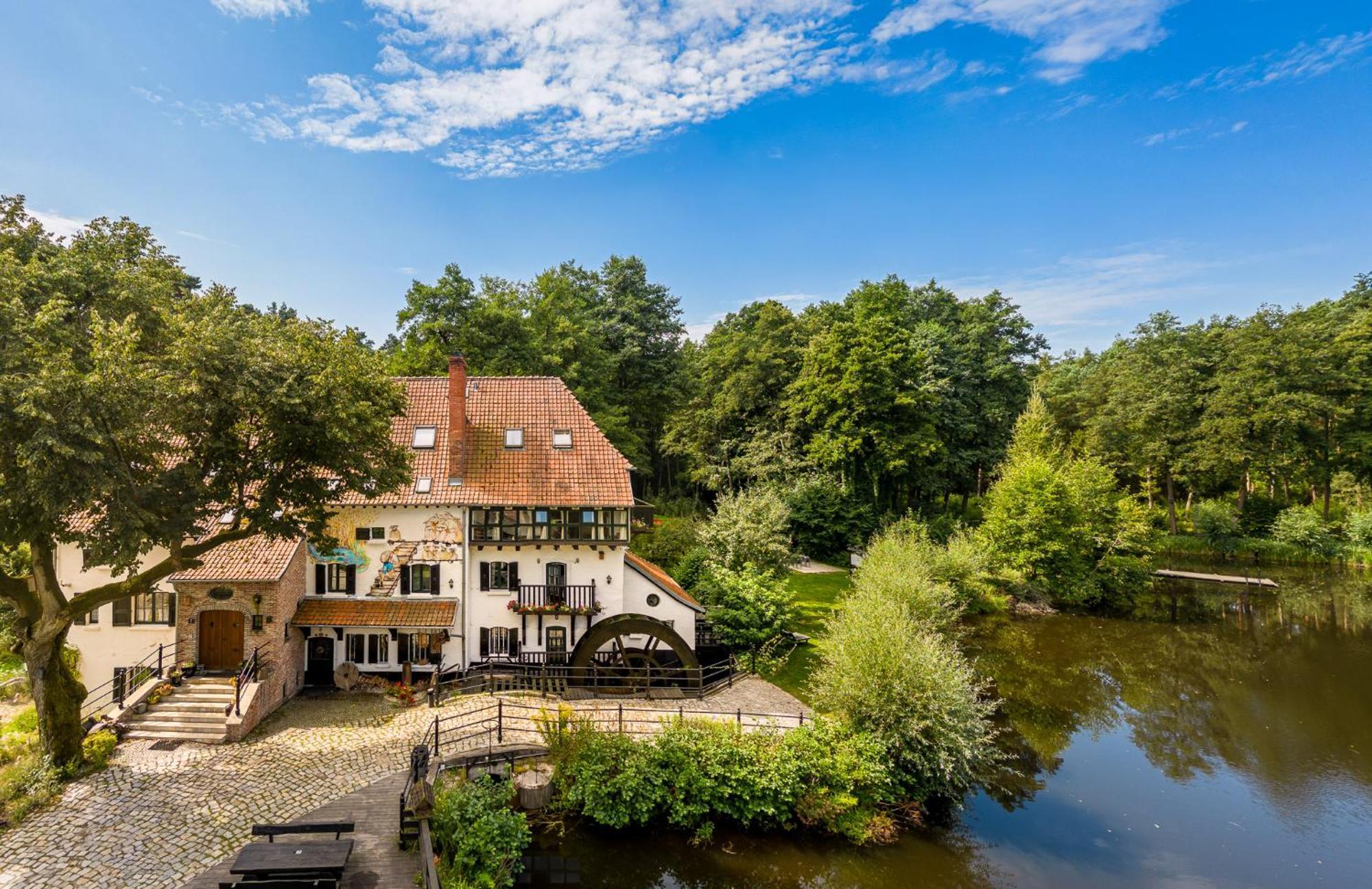 Gosciniec Pod Zajacem Bed and Breakfast Oleśnica Exteriör bild